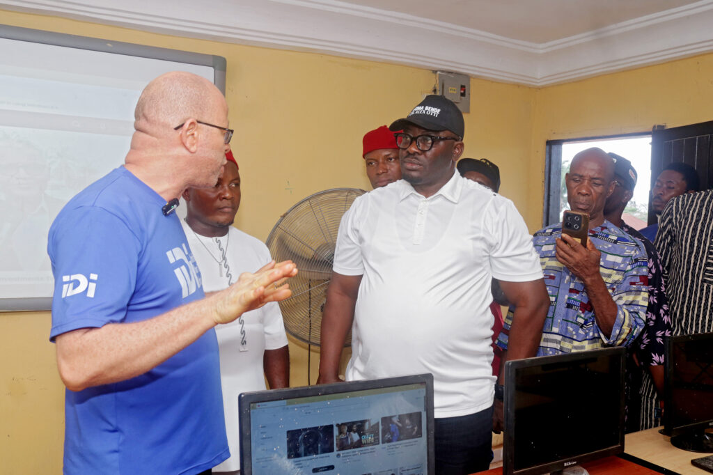 IDI Director explaining the Okporoenyi Community Connectivity Hub Project to the Executive chairman of Bende LGA- Hon. Dcn. Uwabunkeonye Bassey during the inauguration of the Okporenyi Self-Built Community Connectivity Hub.