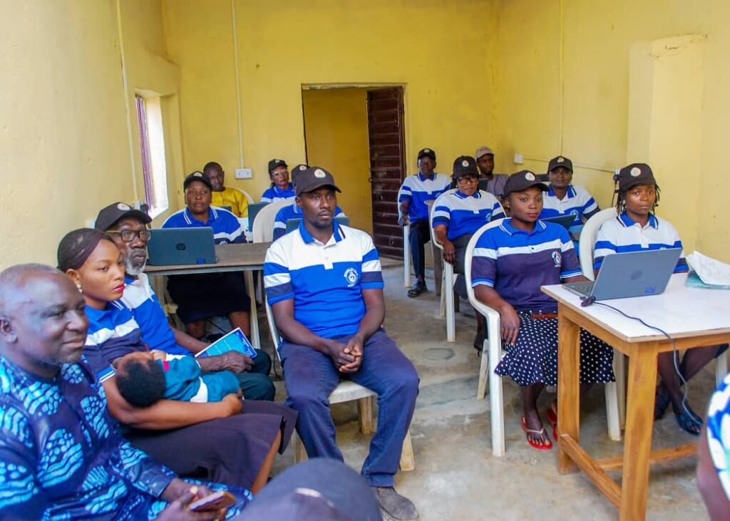 Osondu Nwokoro (IDI) having meeting with the management team of Kukum-Daji Biyan Zit Community Self-Built Connectivity Hub