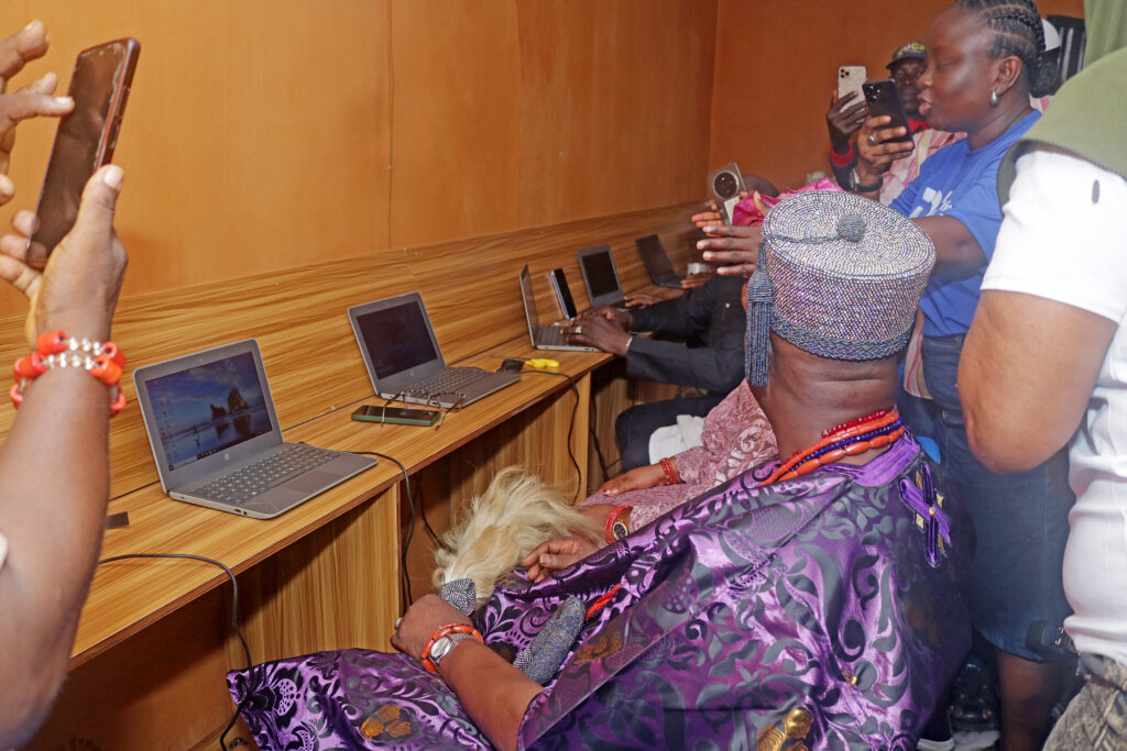 An IDI representative leading a demonstration session with HRM Oba Taofeek Bakare and members of the Abalabi Traditional Council.