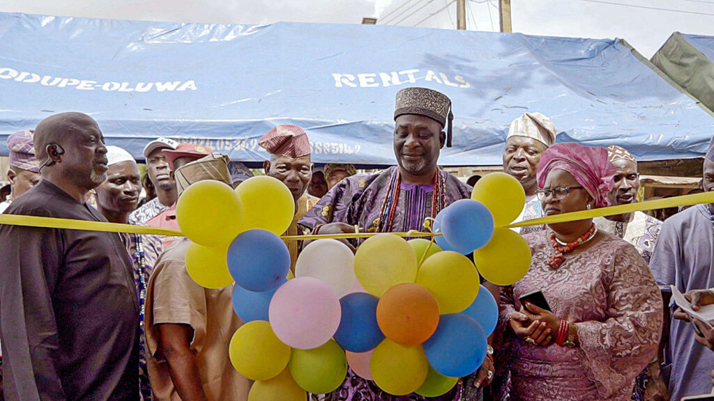 HRM Oba Taofeek Bakare, Traditional Ruler of Abalabi Community, leads the official ribbon-cutting ceremony for the Abalabi Community Self-Built Connectivity Hub alongside members of the Abalabi Community Council.